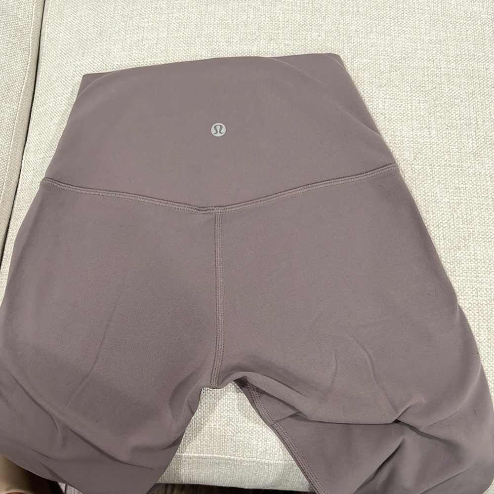 Lululemon - Picture 3 of 5